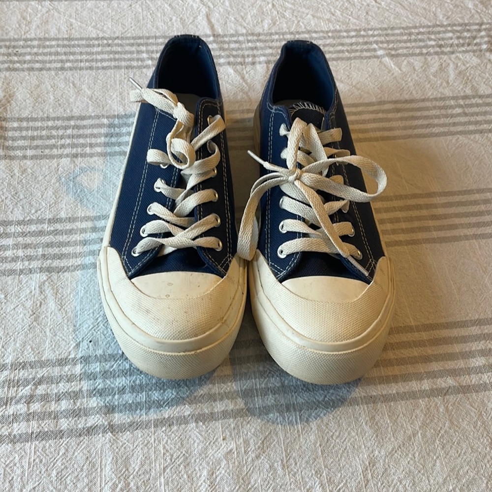 Navy low top off brand converse